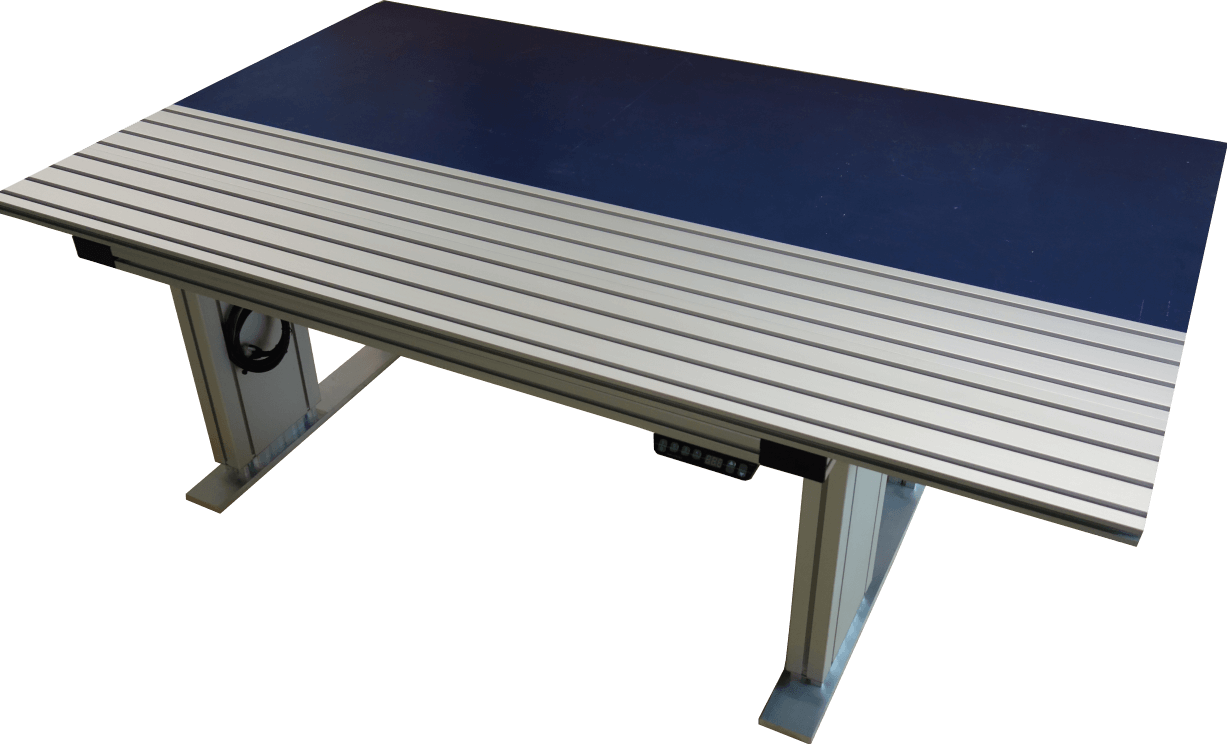 Beispiel eines höhenverstellbaren Arbeitstisches mit den Tischplattenvarianten Aluminiumprofil und Holz